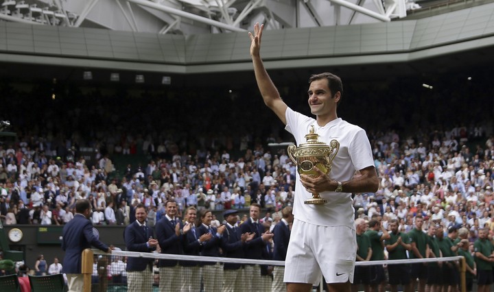 Federer s rekordným titulom vo Wimbledone